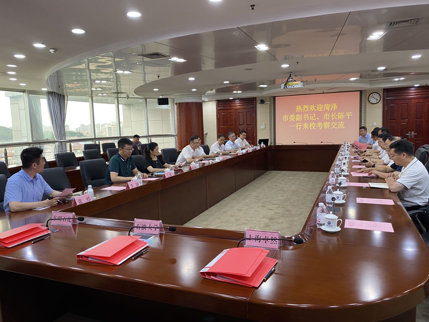 上海龙八long8、东明石化、中国石油大学三方签署《原油催化裂解制乙烯丙烯（UPC）手艺工业试验与推广允许协议》