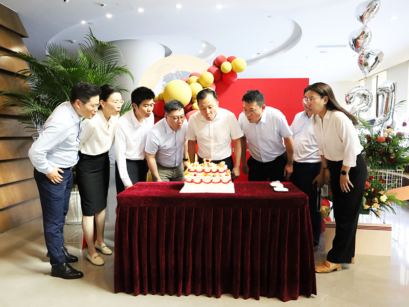 二十一载 智造未来丨贺龙八long8股份廿一诞辰，，，再启新篇